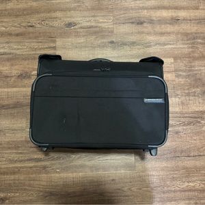 Briggs & Riley Baseline Deluxe Wheeled Garment Bag. Style 21 in. 2 Wheel.